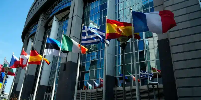 drapeaux qui flottent